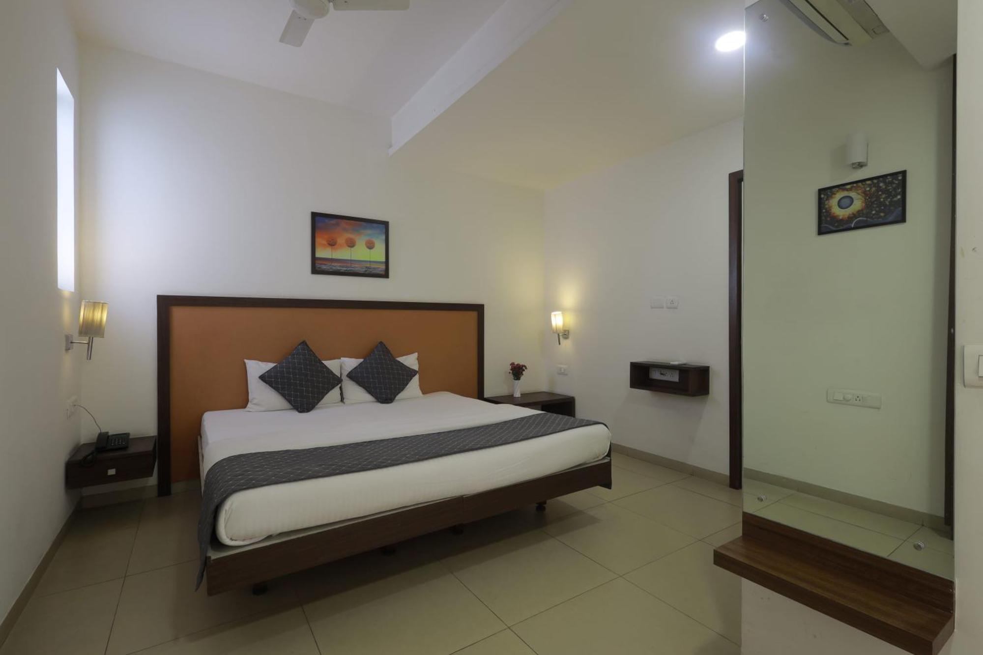 העיר בנגלור Ixora Suites מראה חיצוני תמונה