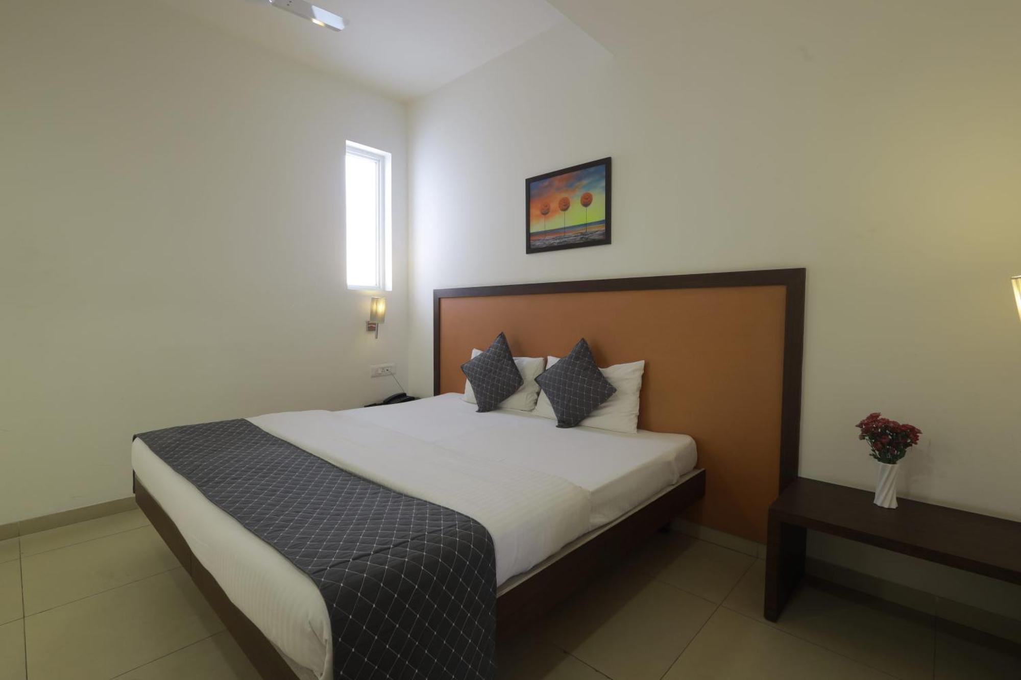 העיר בנגלור Ixora Suites מראה חיצוני תמונה