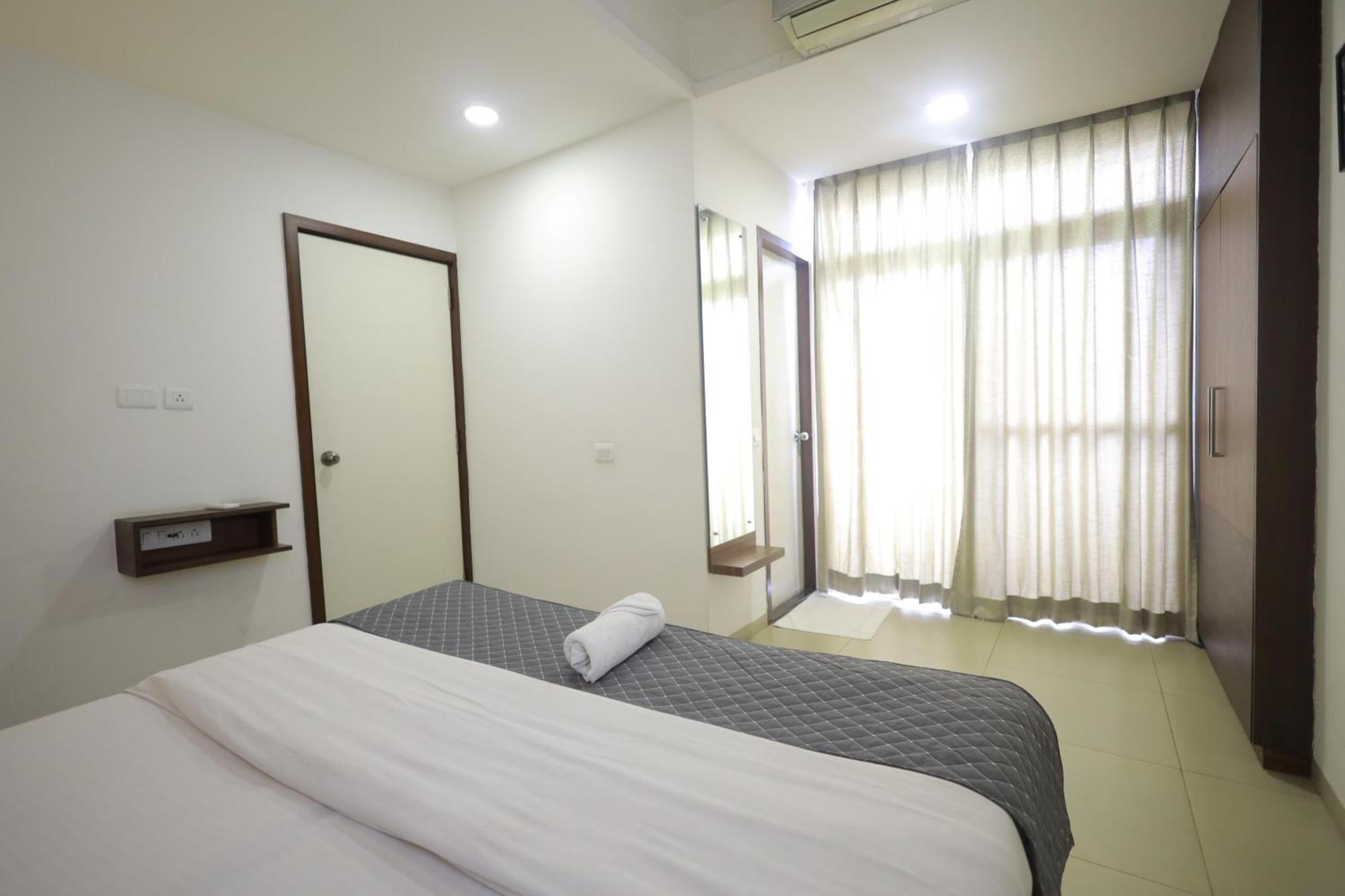 העיר בנגלור Ixora Suites מראה חיצוני תמונה