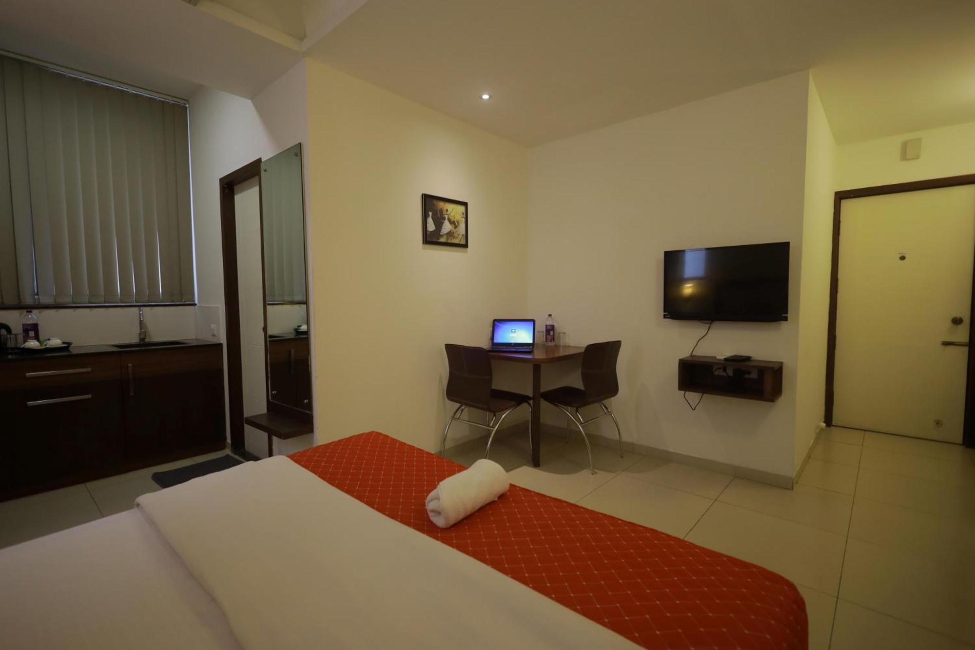 העיר בנגלור Ixora Suites מראה חיצוני תמונה