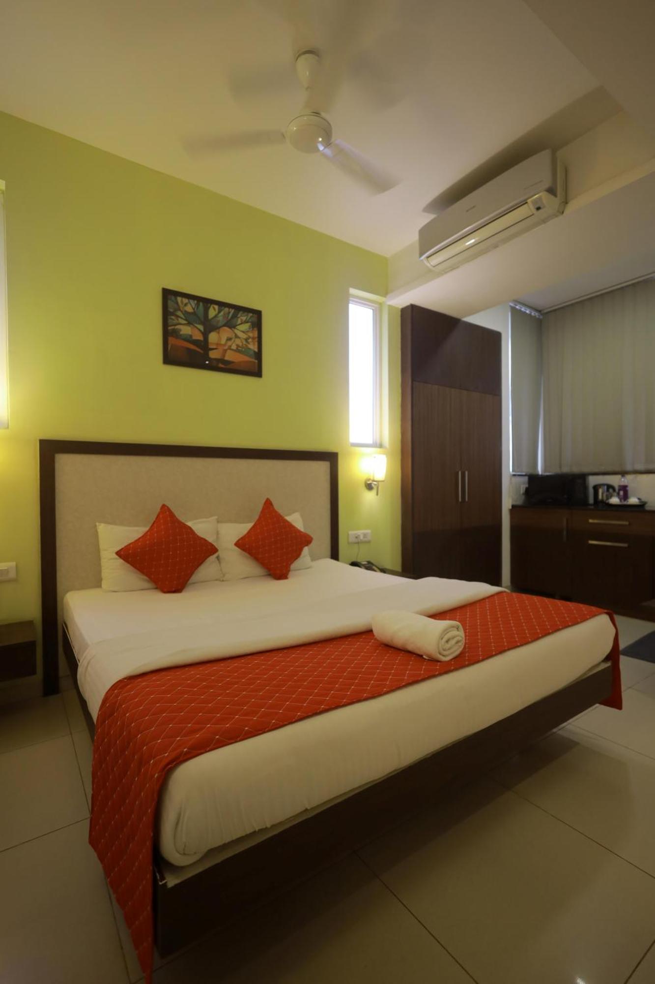 העיר בנגלור Ixora Suites מראה חיצוני תמונה