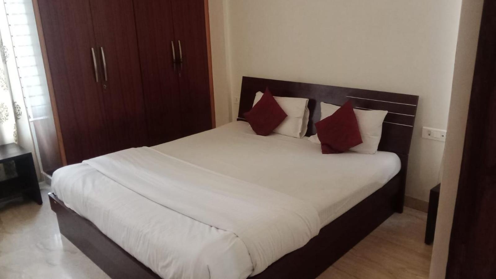 העיר בנגלור Ixora Suites מראה חיצוני תמונה