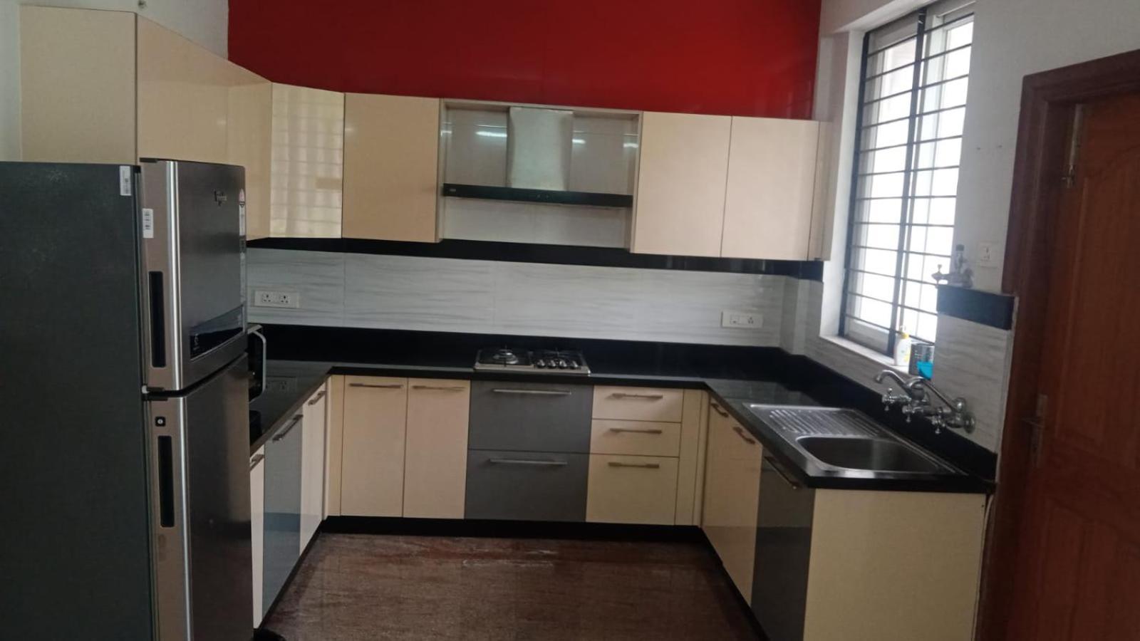 העיר בנגלור Ixora Suites מראה חיצוני תמונה