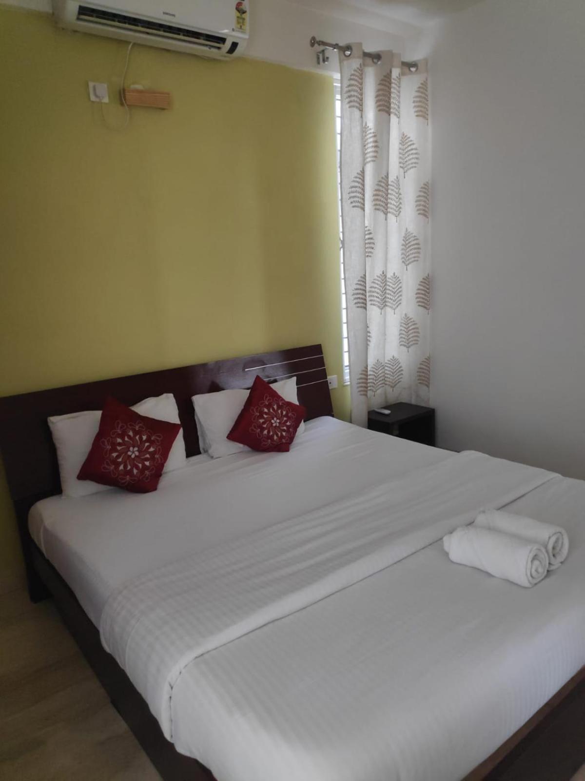 העיר בנגלור Ixora Suites מראה חיצוני תמונה