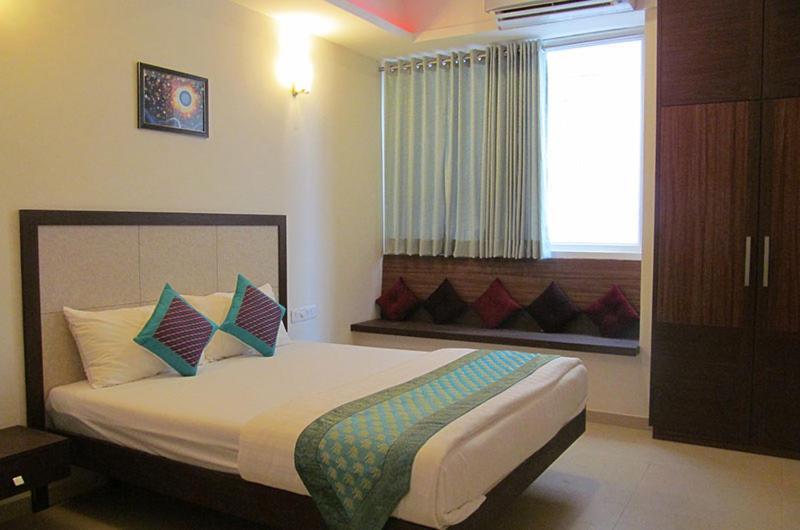 העיר בנגלור Ixora Suites מראה חיצוני תמונה