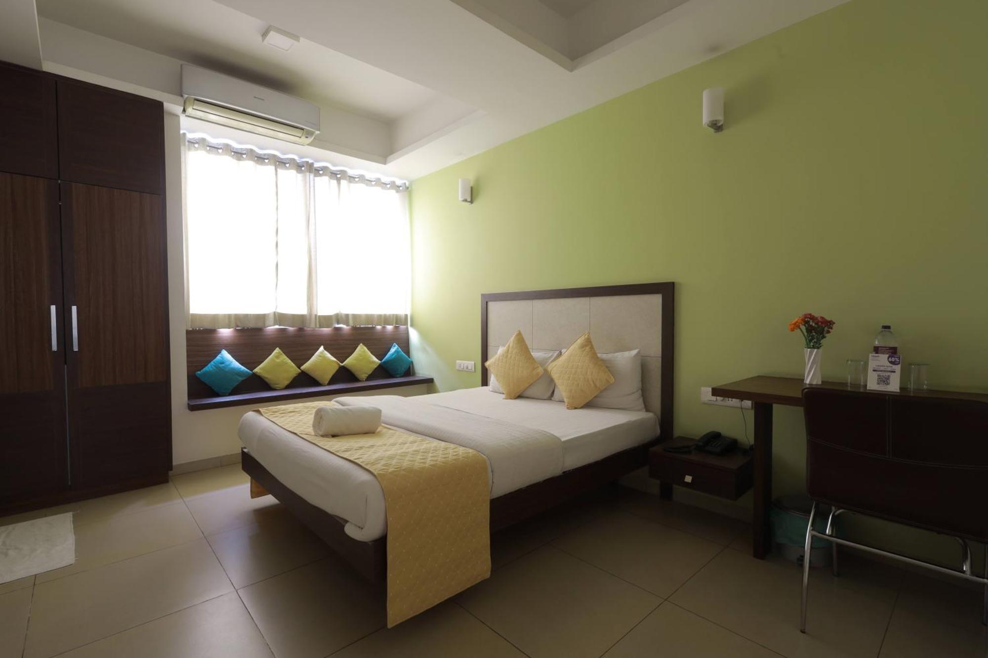 העיר בנגלור Ixora Suites מראה חיצוני תמונה