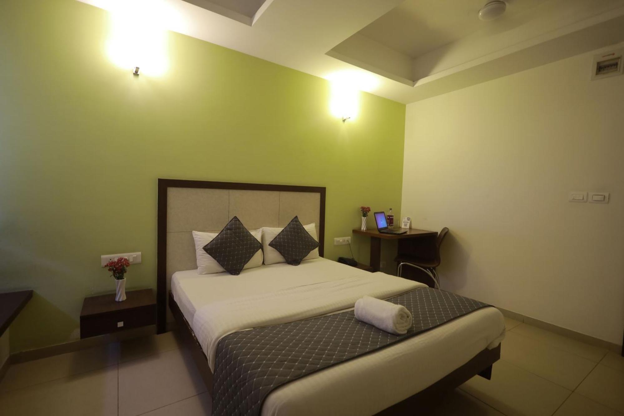 העיר בנגלור Ixora Suites מראה חיצוני תמונה