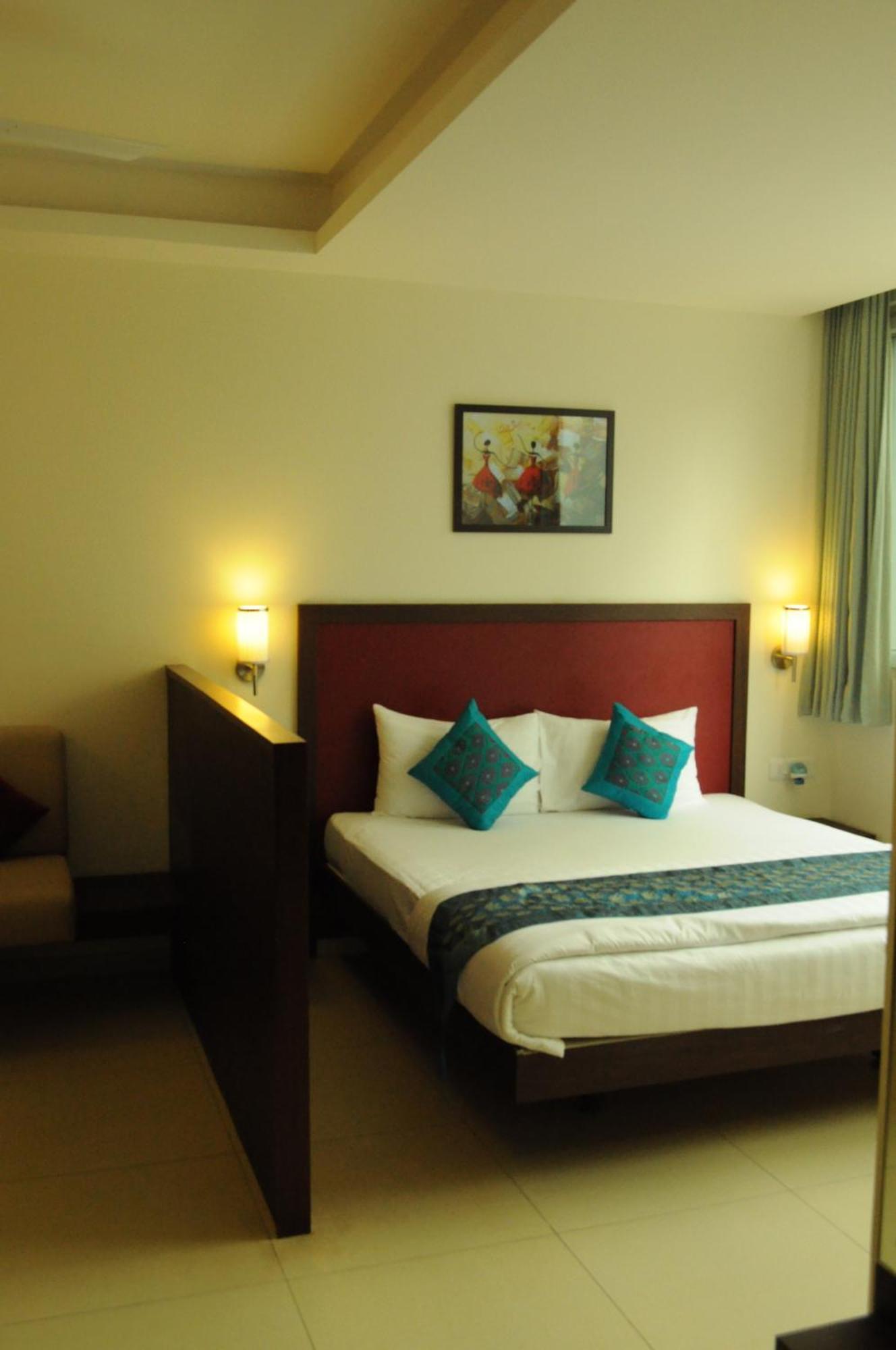 העיר בנגלור Ixora Suites מראה חיצוני תמונה