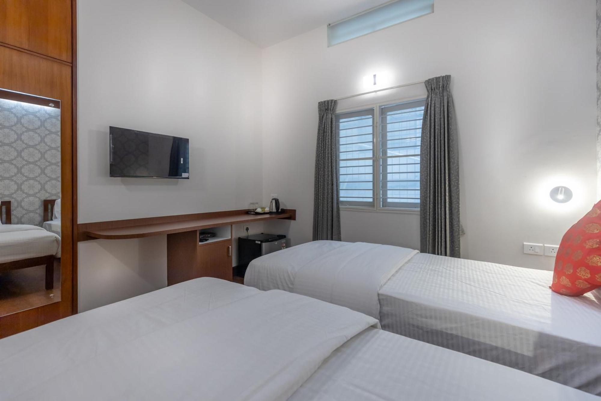 העיר בנגלור Ixora Suites מראה חיצוני תמונה