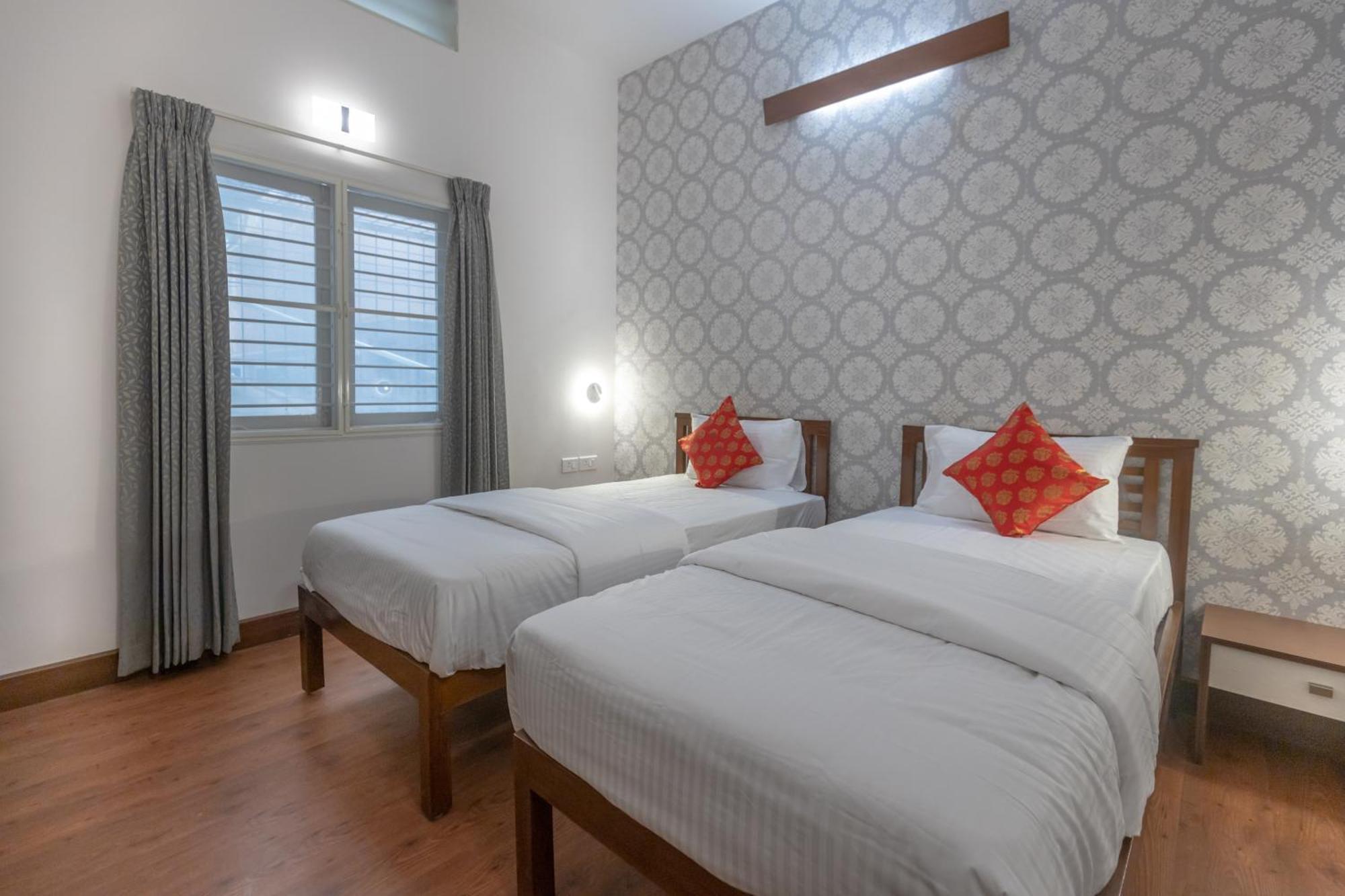 העיר בנגלור Ixora Suites מראה חיצוני תמונה