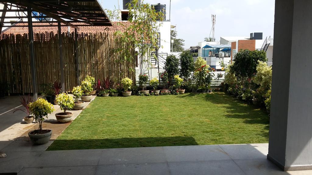 העיר בנגלור Ixora Suites מראה חיצוני תמונה