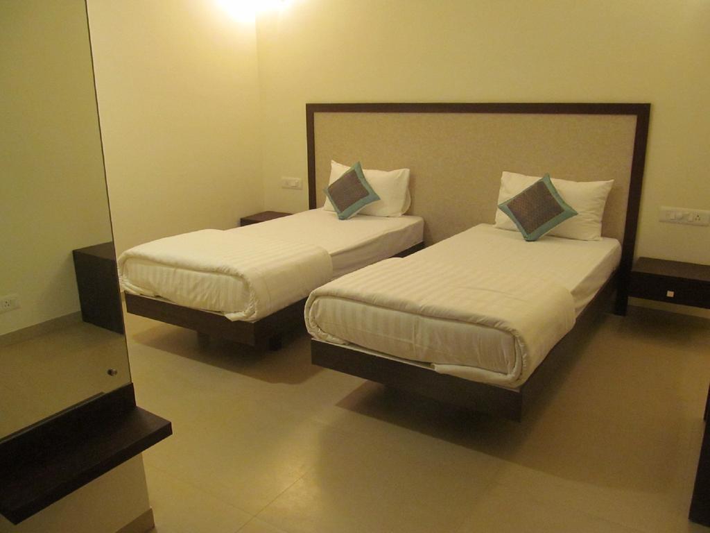 העיר בנגלור Ixora Suites מראה חיצוני תמונה