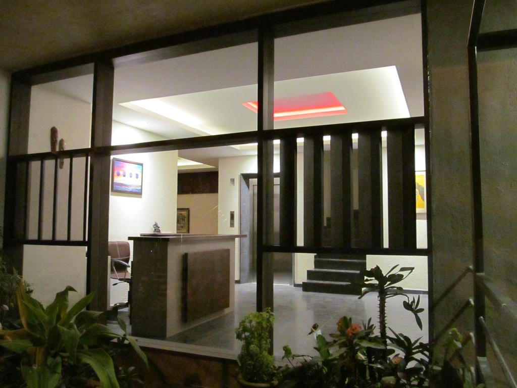 העיר בנגלור Ixora Suites מראה חיצוני תמונה